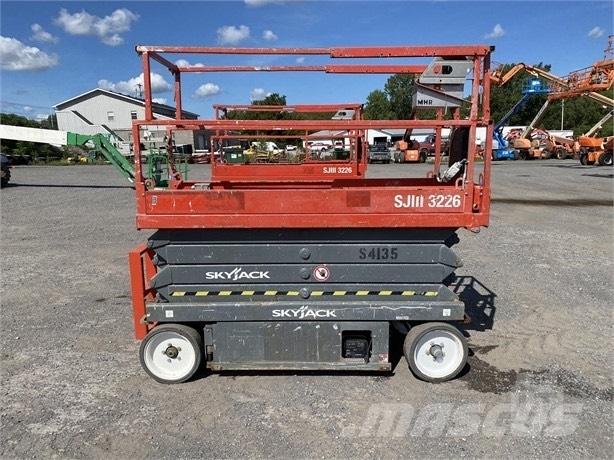 SkyJack SJ III 3226 Plataformas tijera