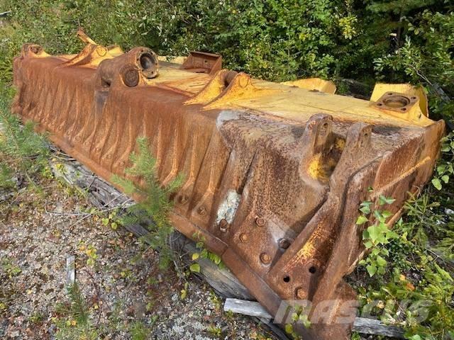 Komatsu D 155 AX Cuchillas