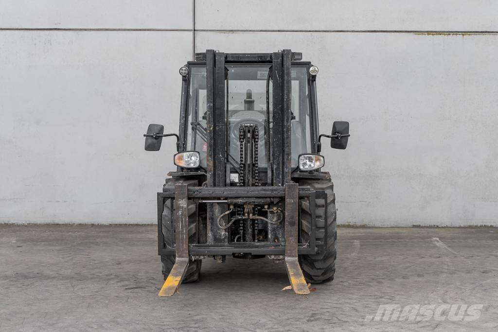 Manitou MC 30-4 Camiones diesel