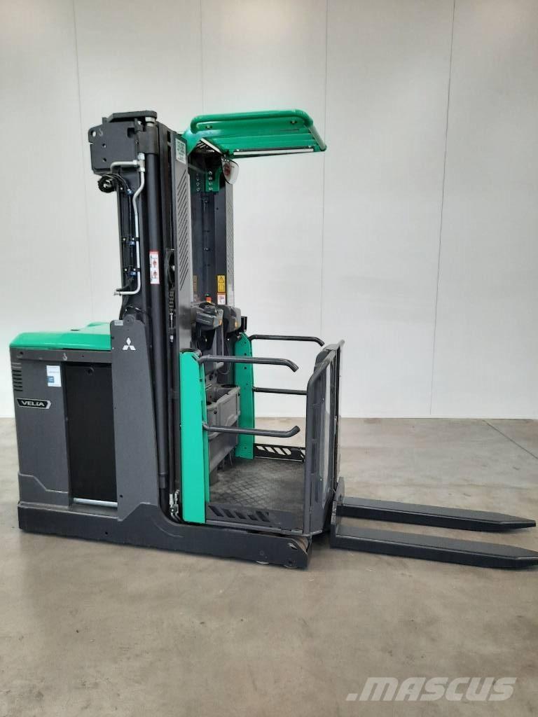 Mitsubishi OPBM10P Montacargas recogepedidos de gran altura