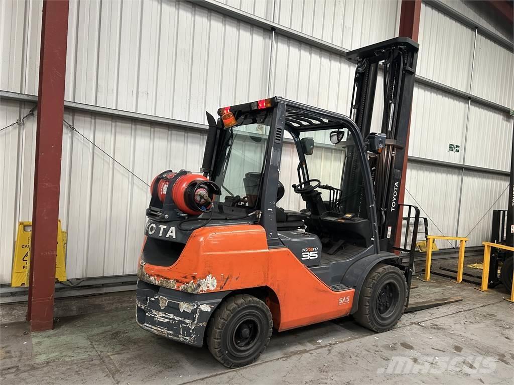 Toyota 02-8FGJF35 Camiones LPG