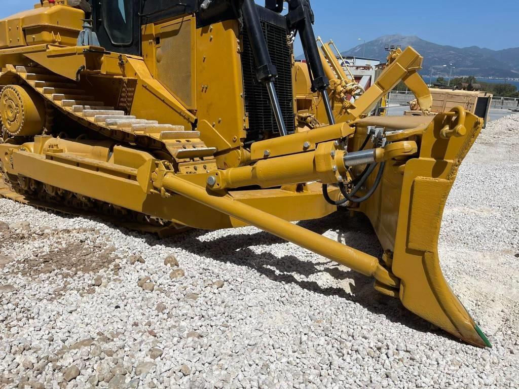 CAT D9N Buldozer sobre oruga