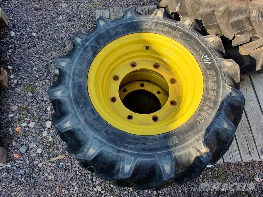 BKT 250/80-16 x2 Ruedas