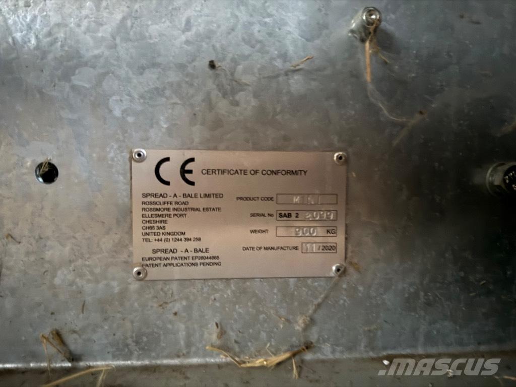  Spread-a-Bale Mini Desmenuzadoras, cortadoras y desenrolladoras de pacas