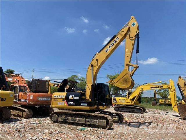 CAT 323D Excavadoras sobre orugas