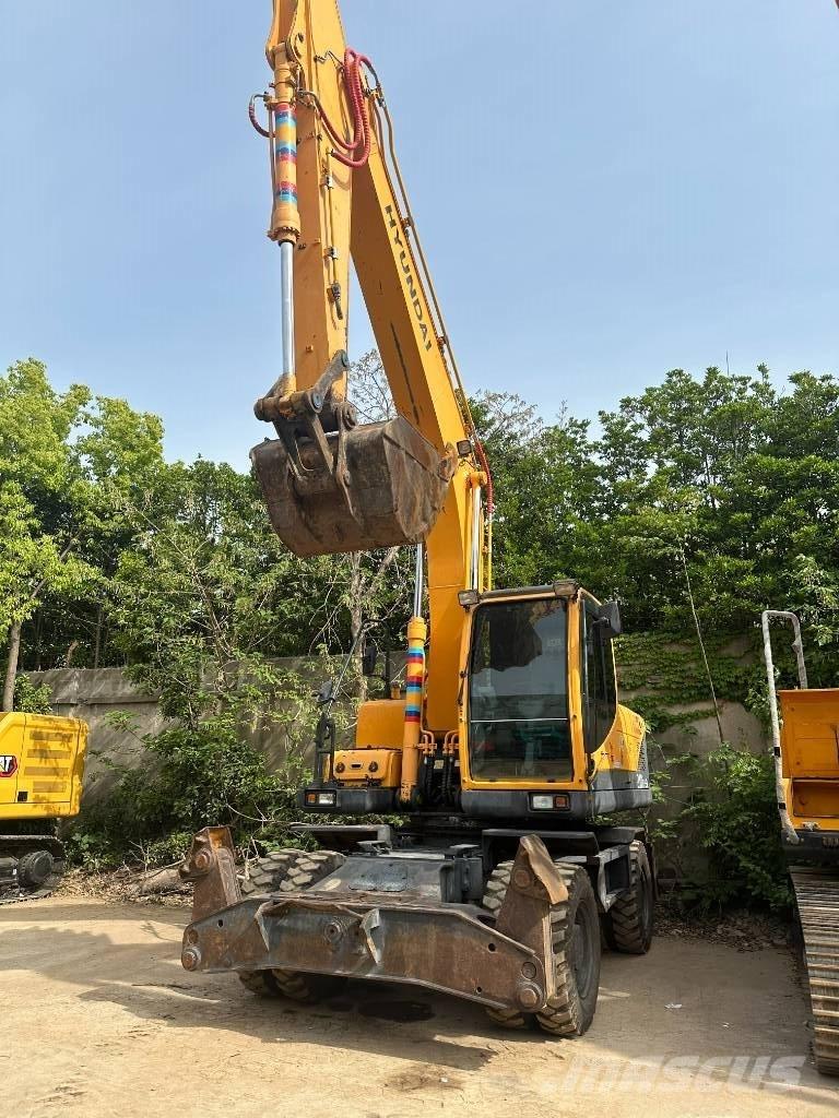 Hyundai R210W-9 Excavadoras de ruedas