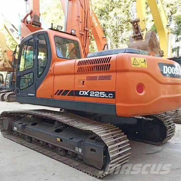 Doosan DX 225 Excavadoras sobre orugas