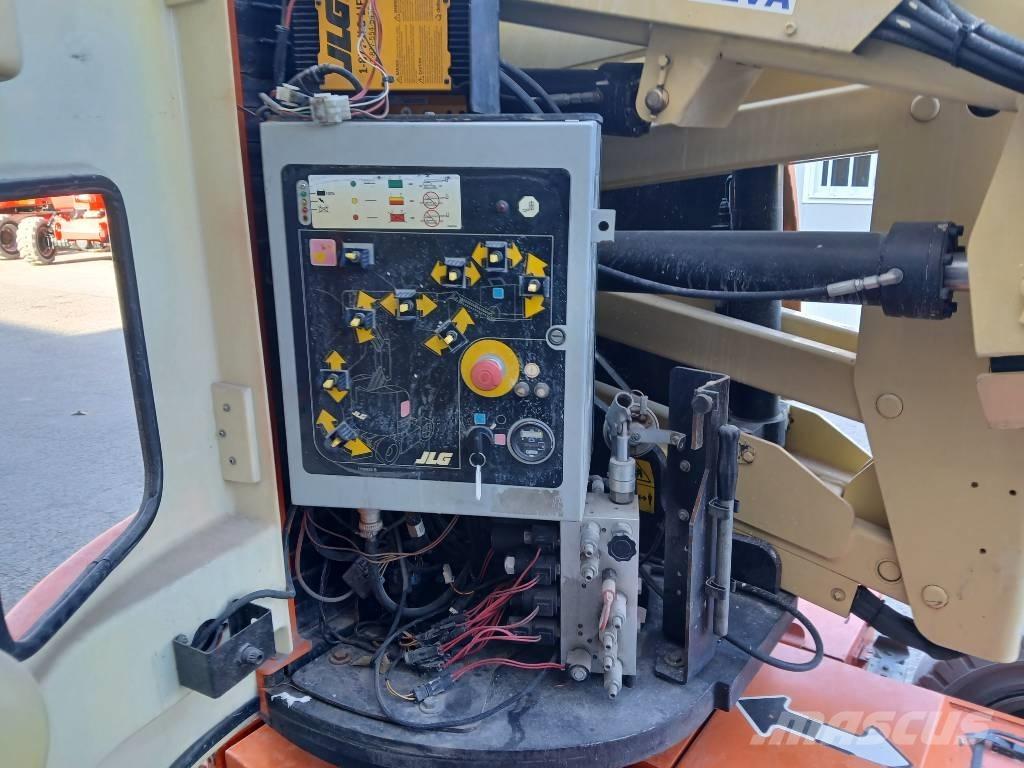 JLG E300AJP Plataformas con brazo de elevación manual
