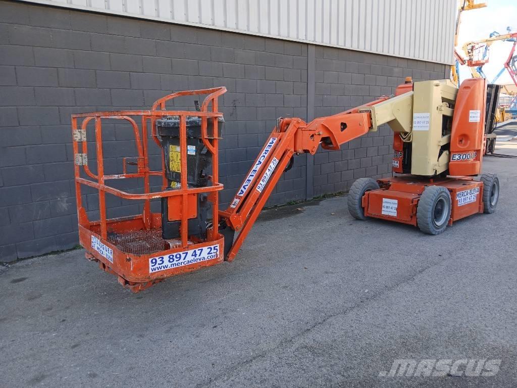 JLG E300AJP Plataformas con brazo de elevación manual
