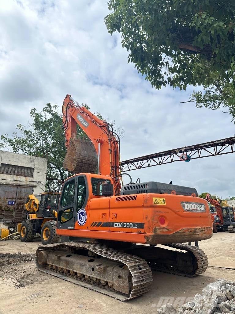 Doosan DX300 Excavadoras sobre orugas