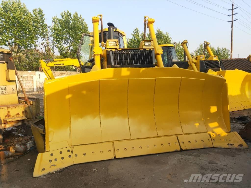 Komatsu D155AX-5 Buldozer sobre oruga