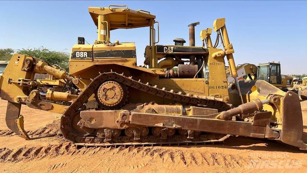 CAT D8R Buldozer sobre oruga