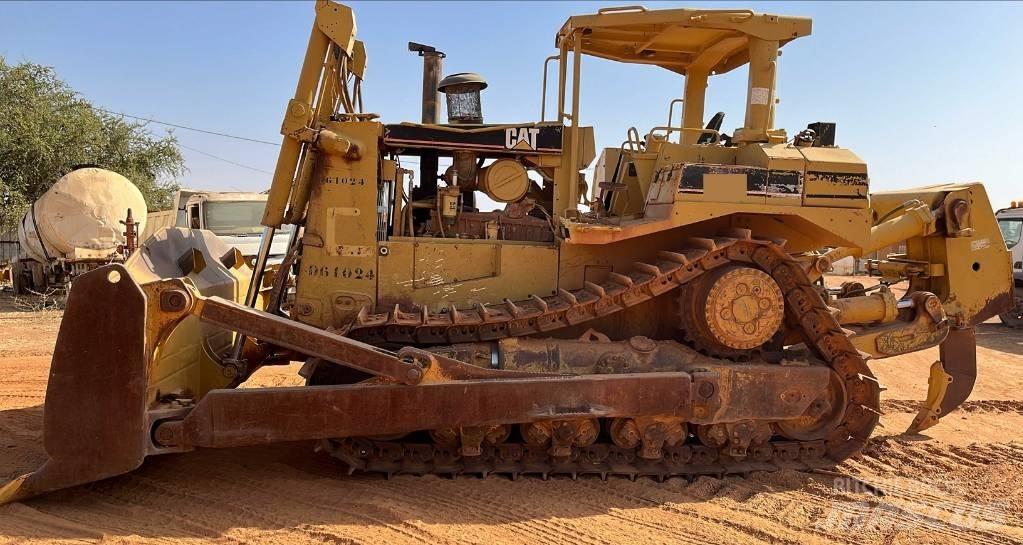 CAT D8R Buldozer sobre oruga