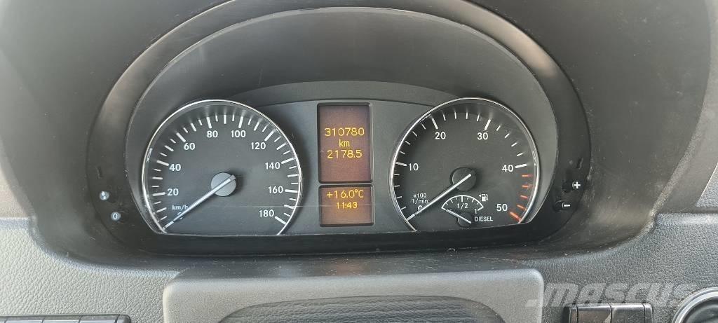 Mercedes-Benz 319 Vehículos de caha cerrada