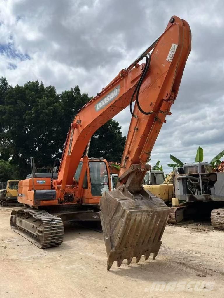 Doosan DX300 Excavadoras sobre orugas