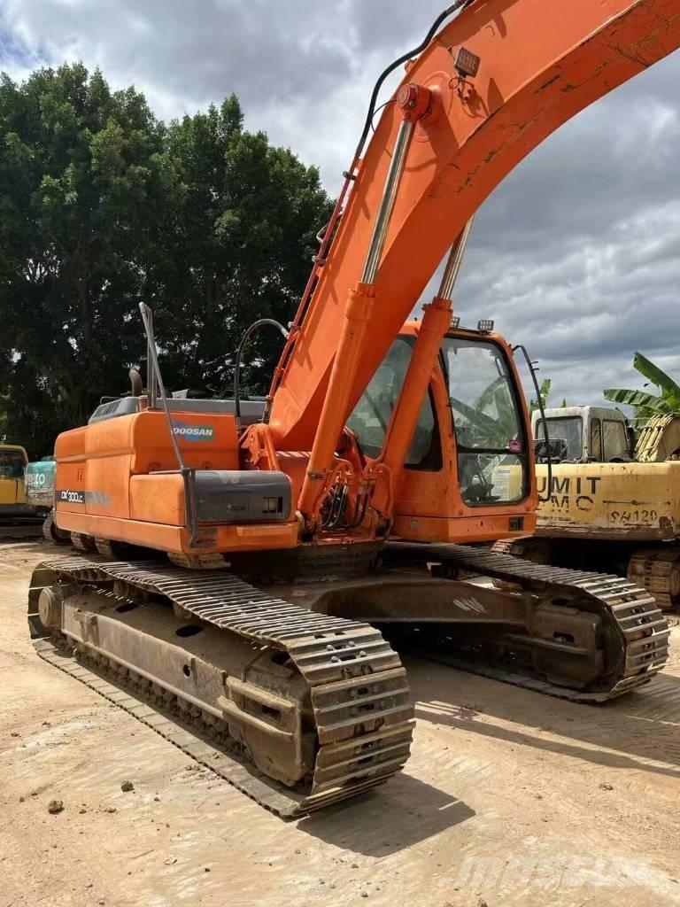 Doosan DX300 Excavadoras sobre orugas