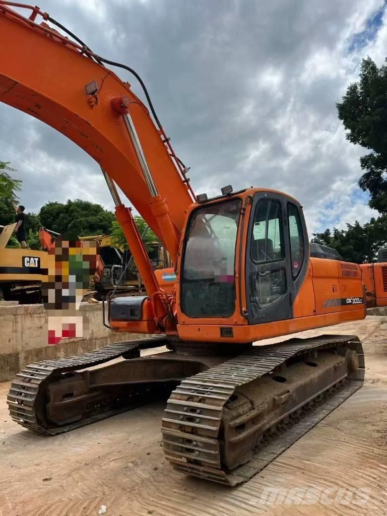 Doosan DX300 Excavadoras sobre orugas