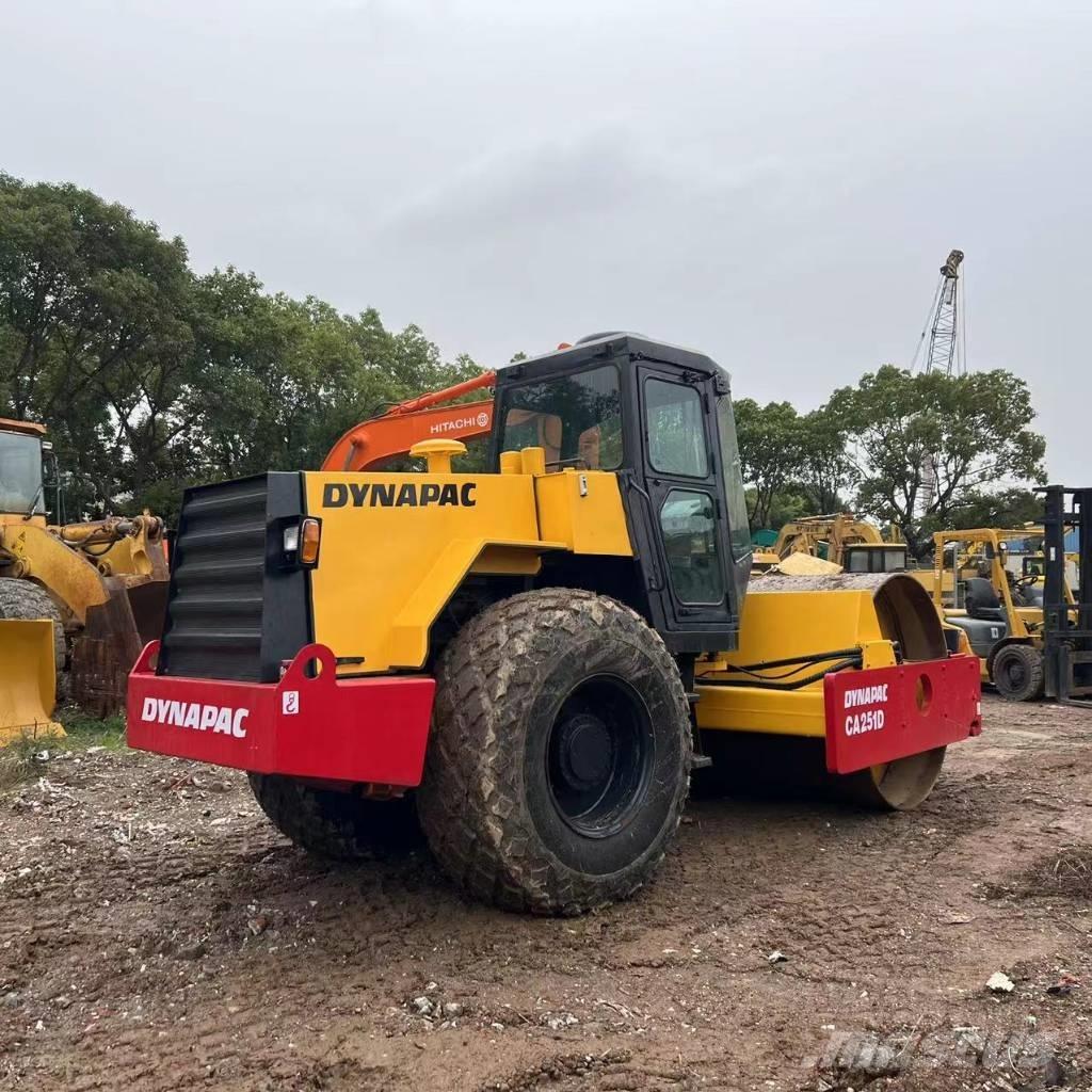 Dynapac CA 251 Rodillos de un solo tambor