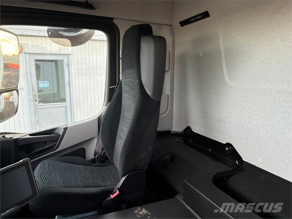 Mercedes-Benz 2533 Camiones con caja de remolque