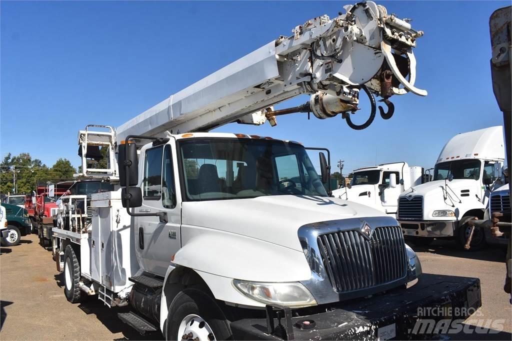 Altec DM47TR Camiones de perforación móvil