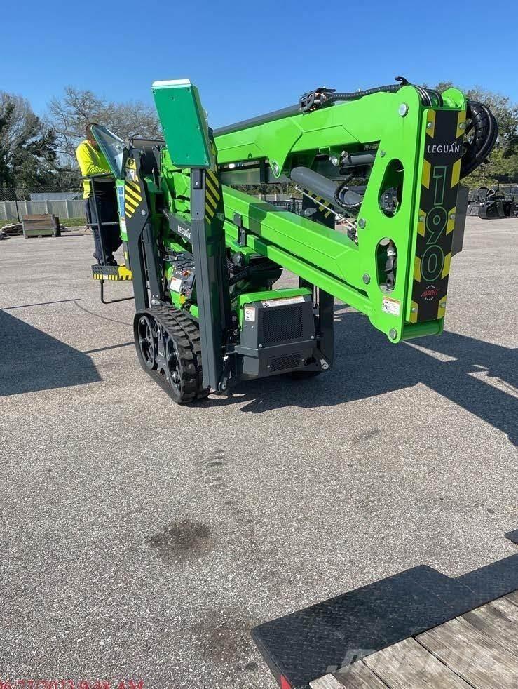 Avant LEGUAN 190 Plataformas con brazo de elevación manual