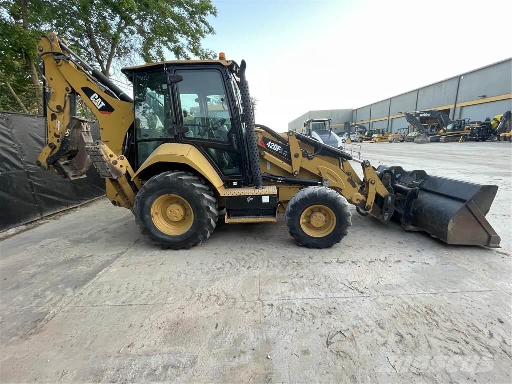 CAT 420F2 IT Retrocargadoras