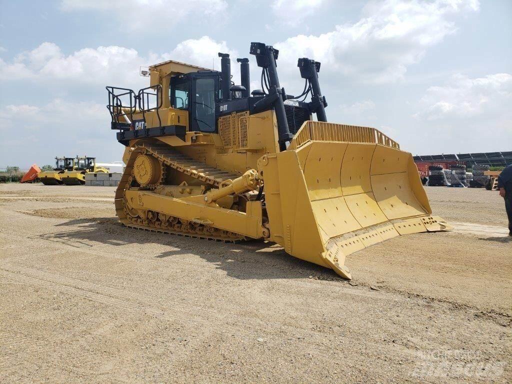 CAT D10T Buldozer sobre oruga