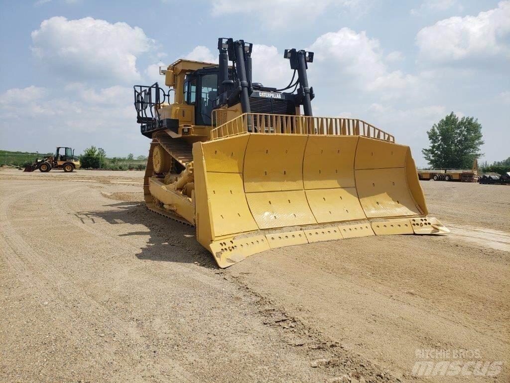 CAT D10T Buldozer sobre oruga