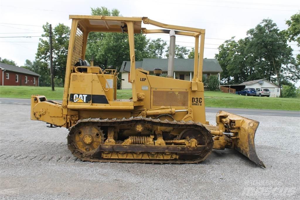 CAT D3C Buldozer sobre oruga