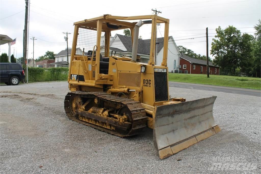 CAT D3C Buldozer sobre oruga