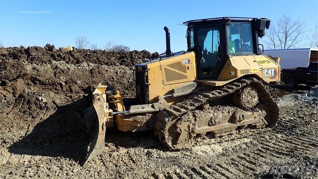 CAT D5 Buldozer sobre oruga