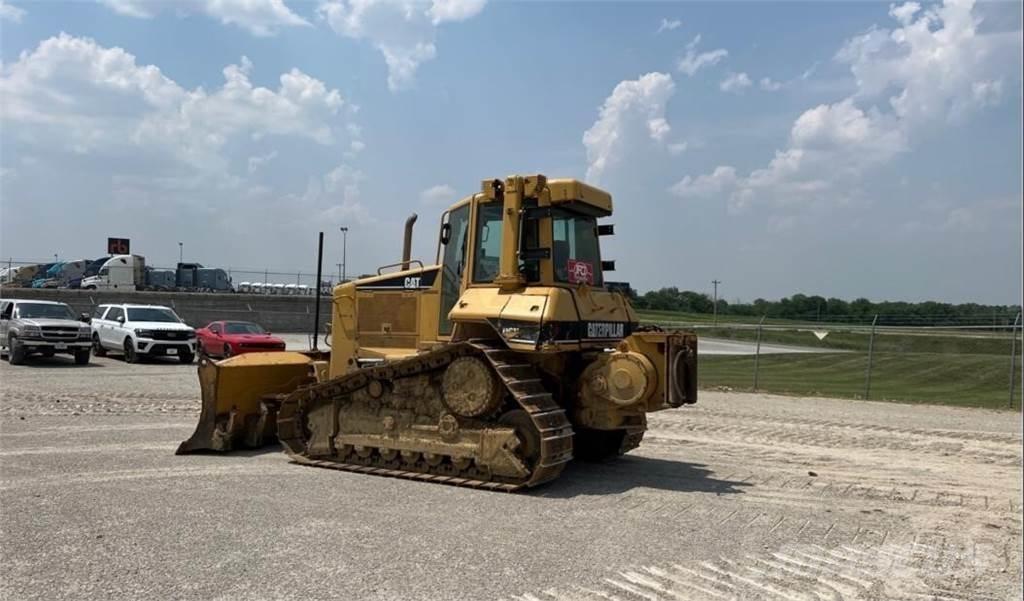 CAT D6N XL Buldozer sobre oruga
