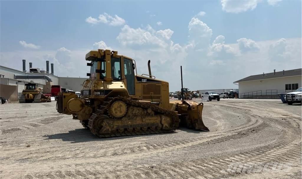 CAT D6N XL Buldozer sobre oruga