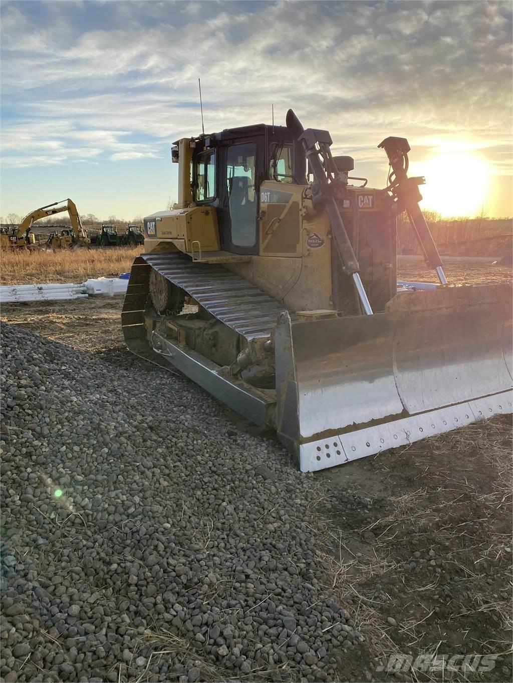 CAT D6T LGP Buldozer sobre oruga