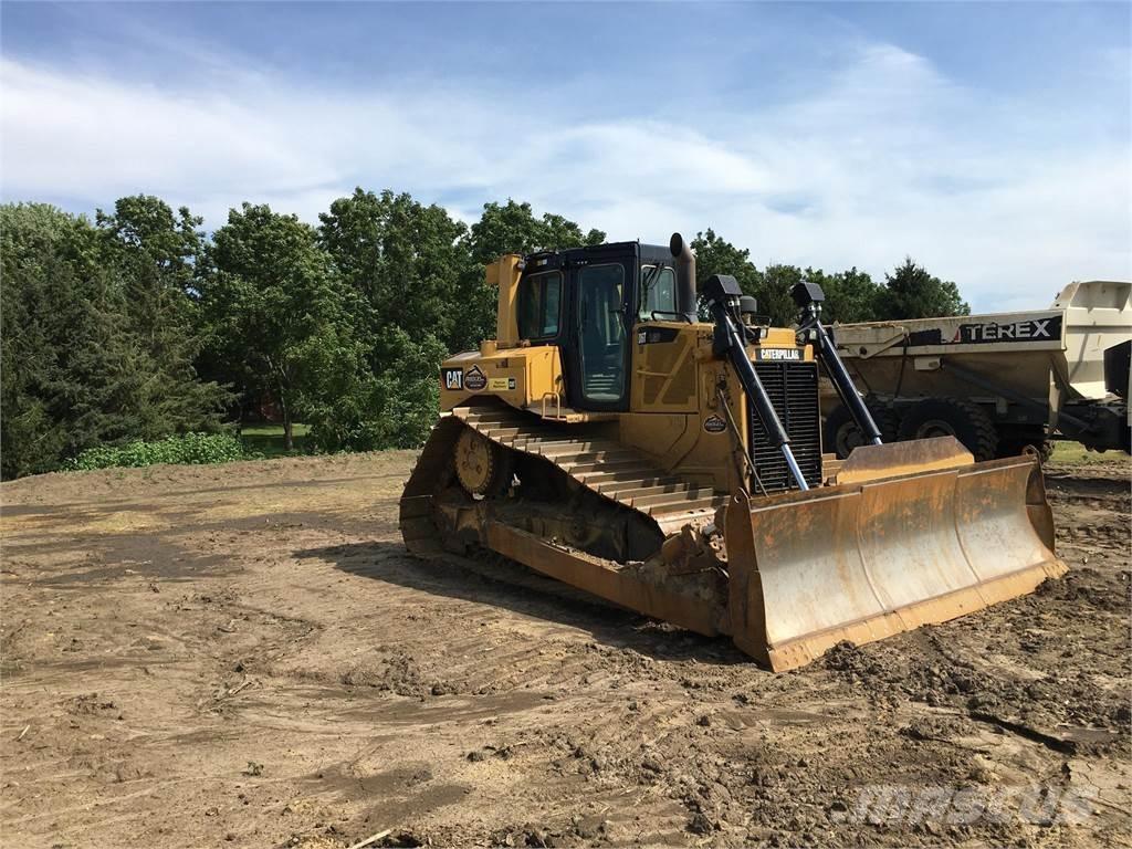 CAT D6T LGP Buldozer sobre oruga