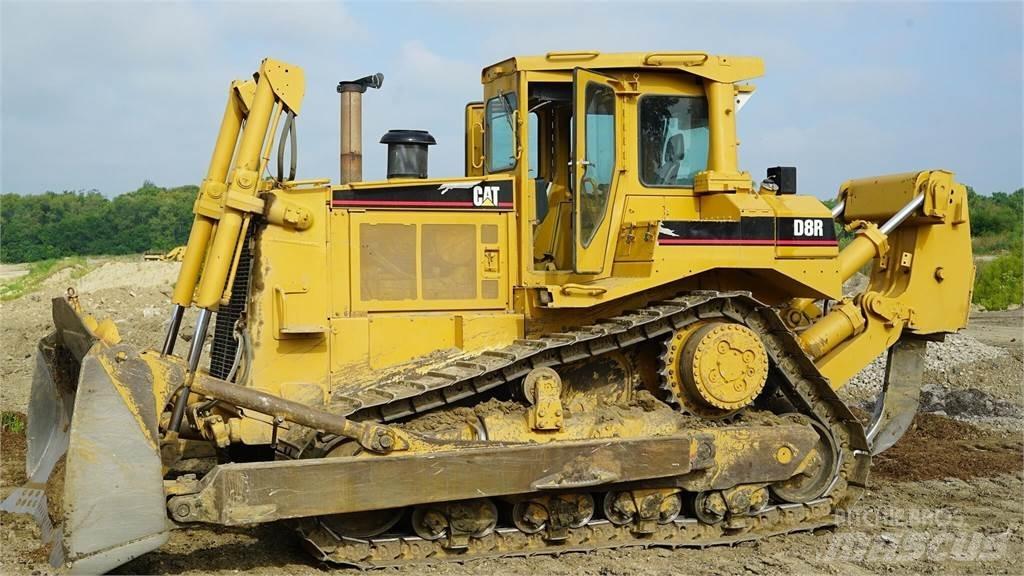 CAT D8R Buldozer sobre oruga