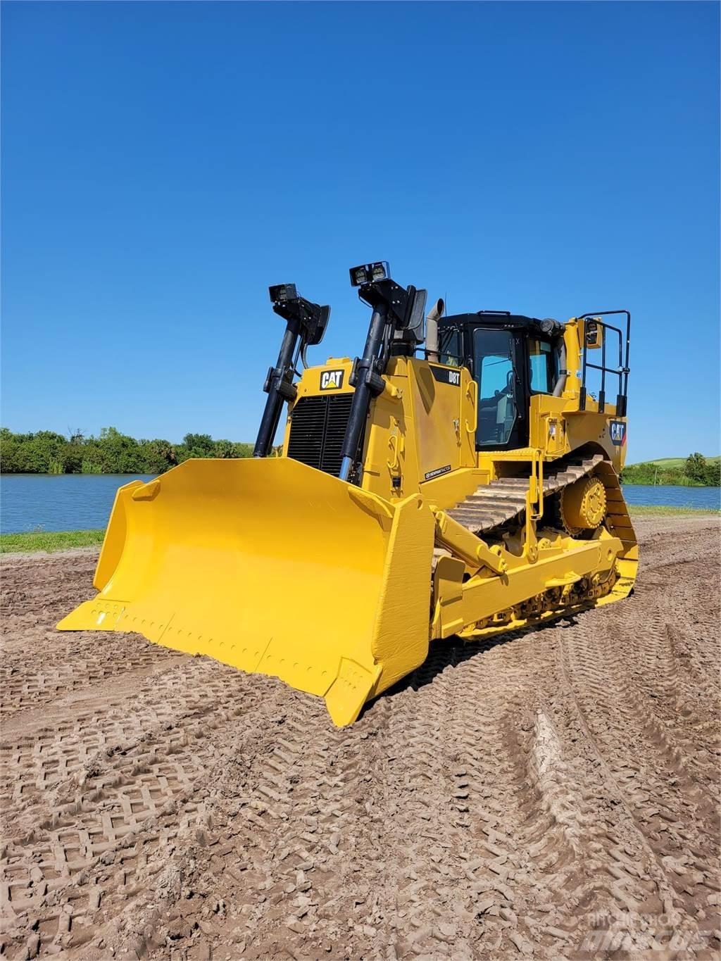 CAT D8T Buldozer sobre oruga