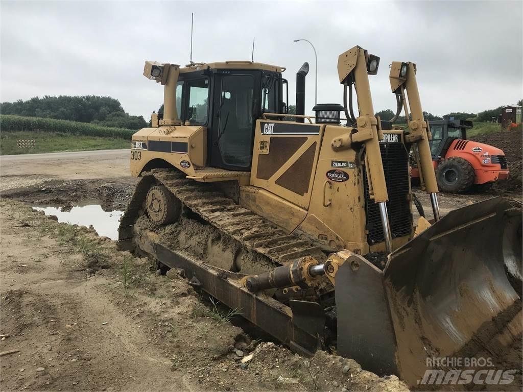 CAT D8T Buldozer sobre oruga