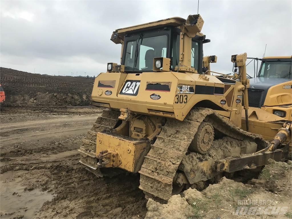 CAT D8T Buldozer sobre oruga