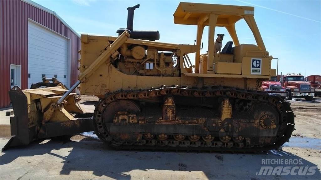 CAT D9H Buldozer sobre oruga