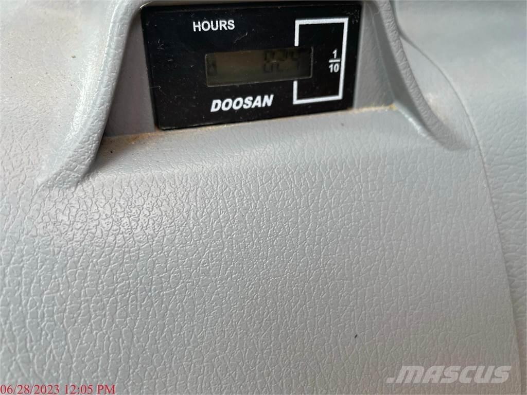 Doosan DX140 LC-5 Excavadoras sobre orugas