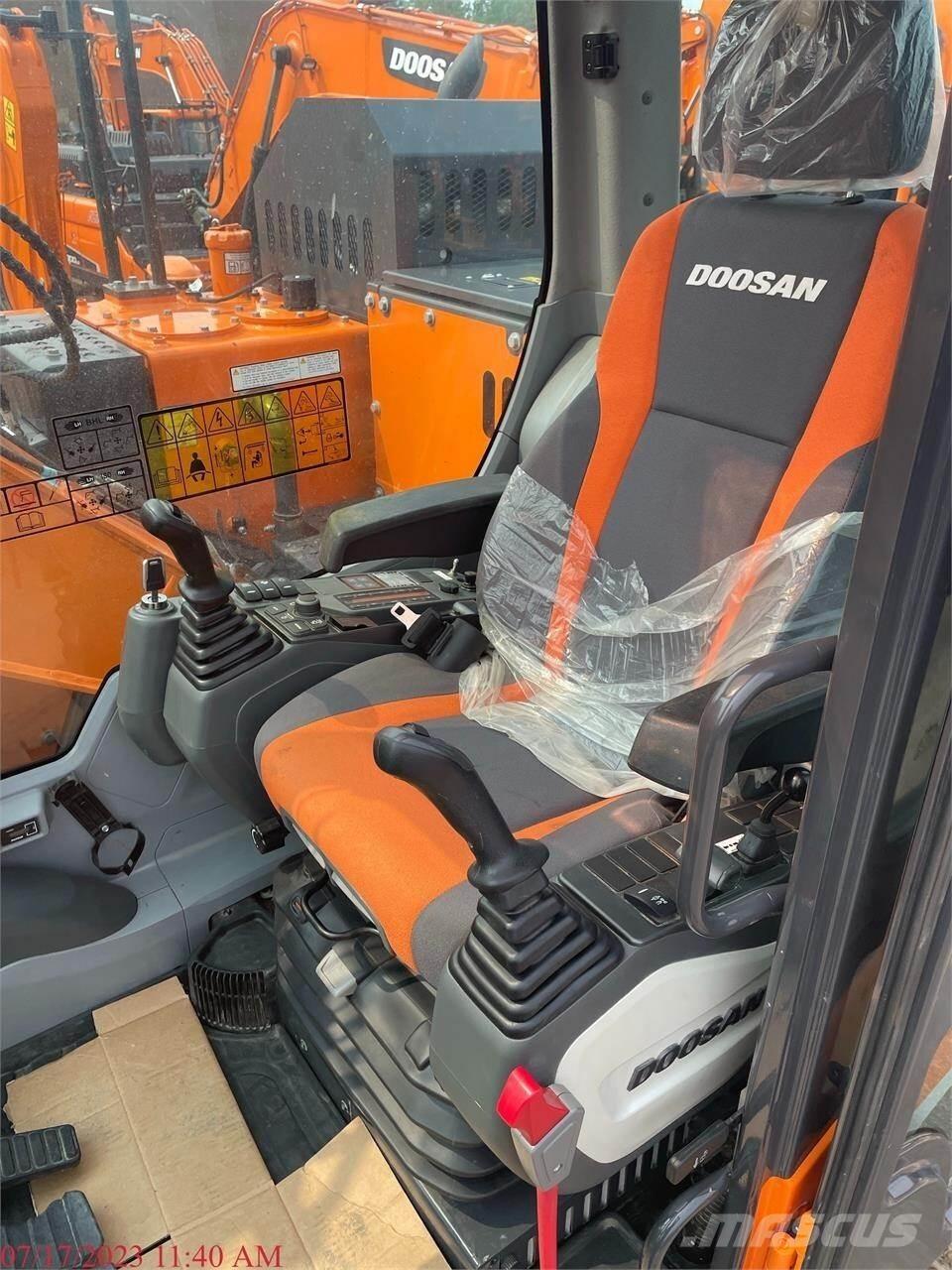 Doosan DX140 LC-5 Excavadoras sobre orugas