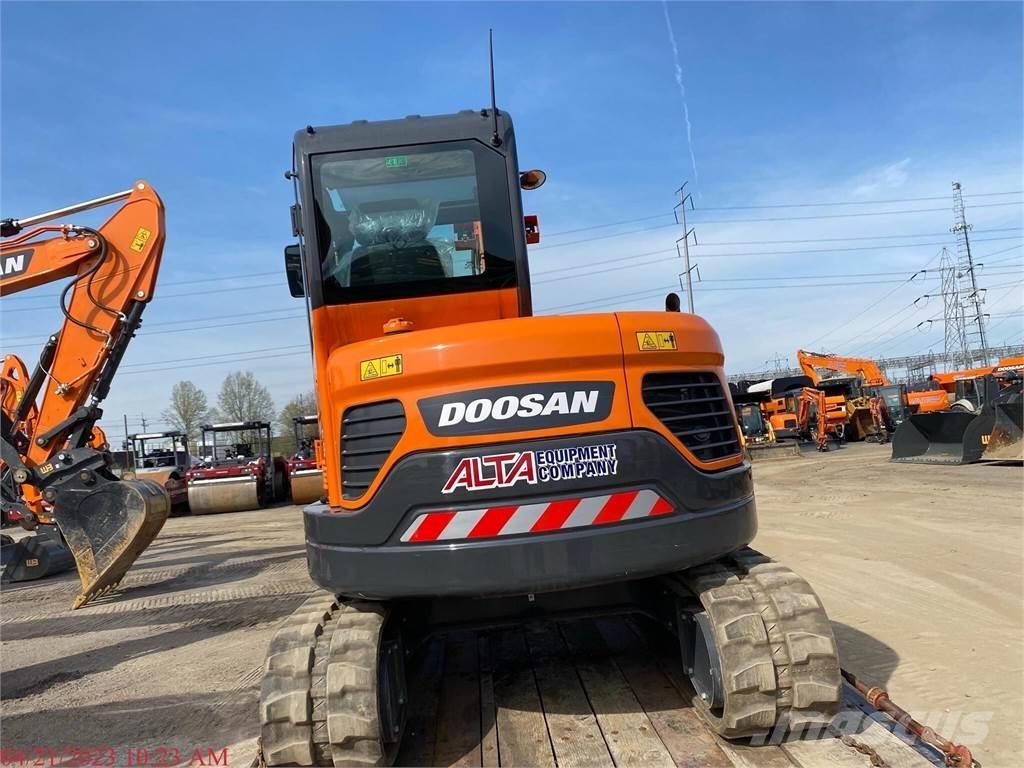 Doosan DX63-3 Excavadoras sobre orugas