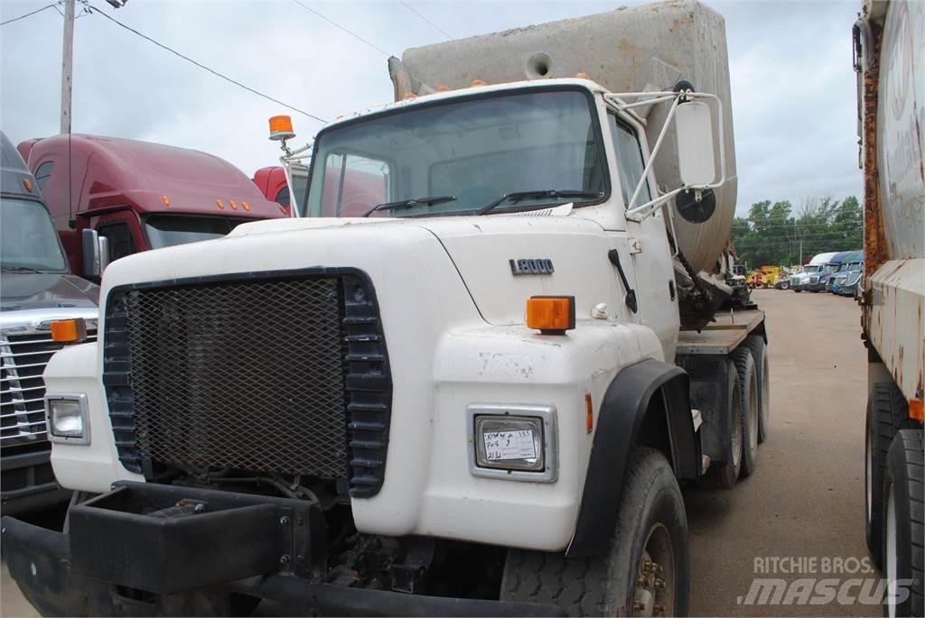 Ford L8000 Camiones de concreto