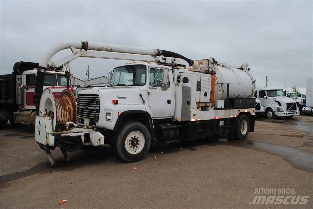 Ford L8000 Camiones cisternas