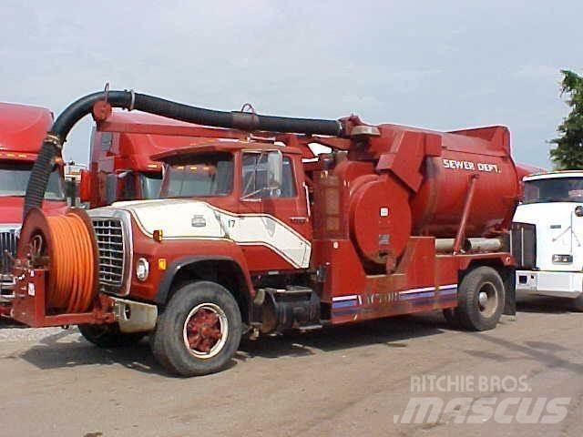 Ford L8000 Camiones cisternas