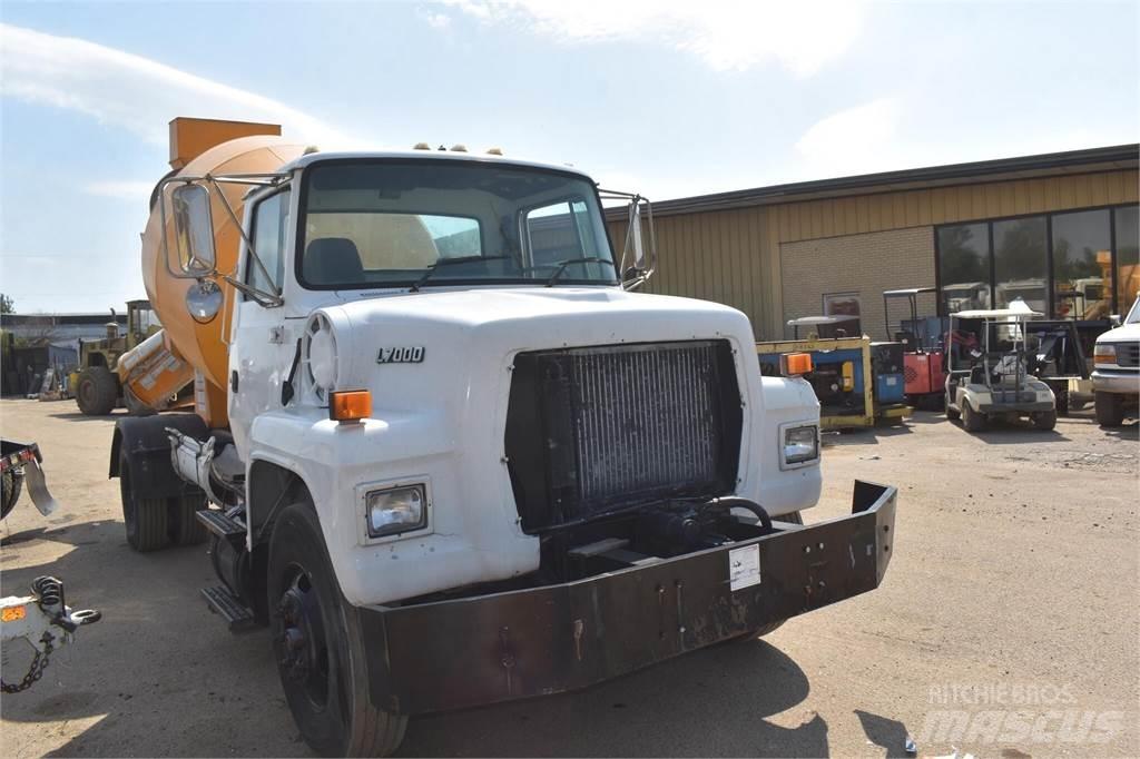 Ford LN7000 Camiones de concreto