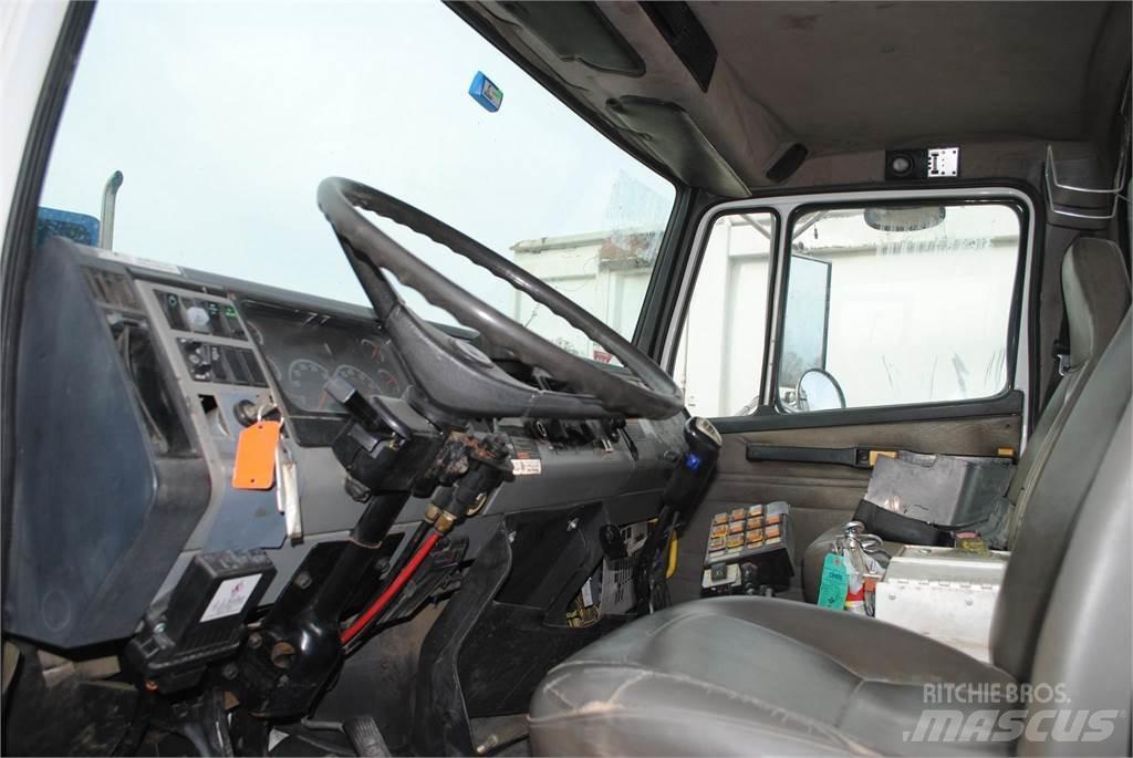 Freightliner FL80 Camiones grúa