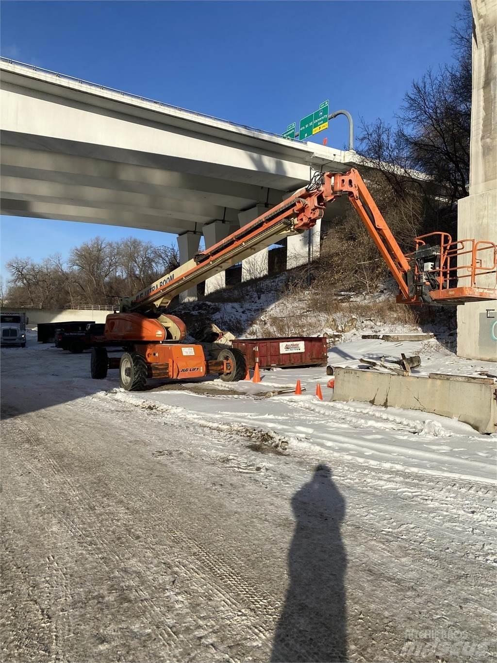 JLG 1350SJP Plataformas con brazo de elevación telescópico