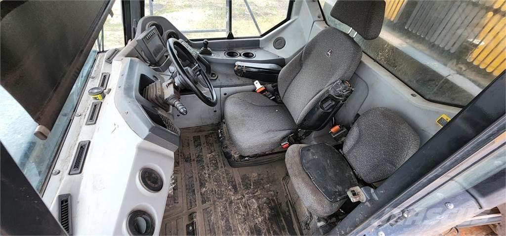 John Deere 460E Camiones cisterna